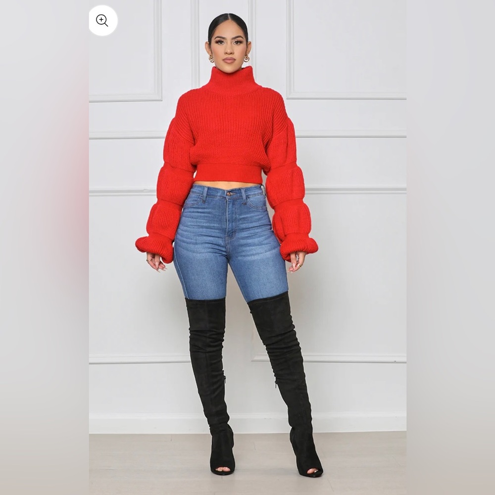 Lilly’s Kloset- Red Cropped Sweater- Size-OS
